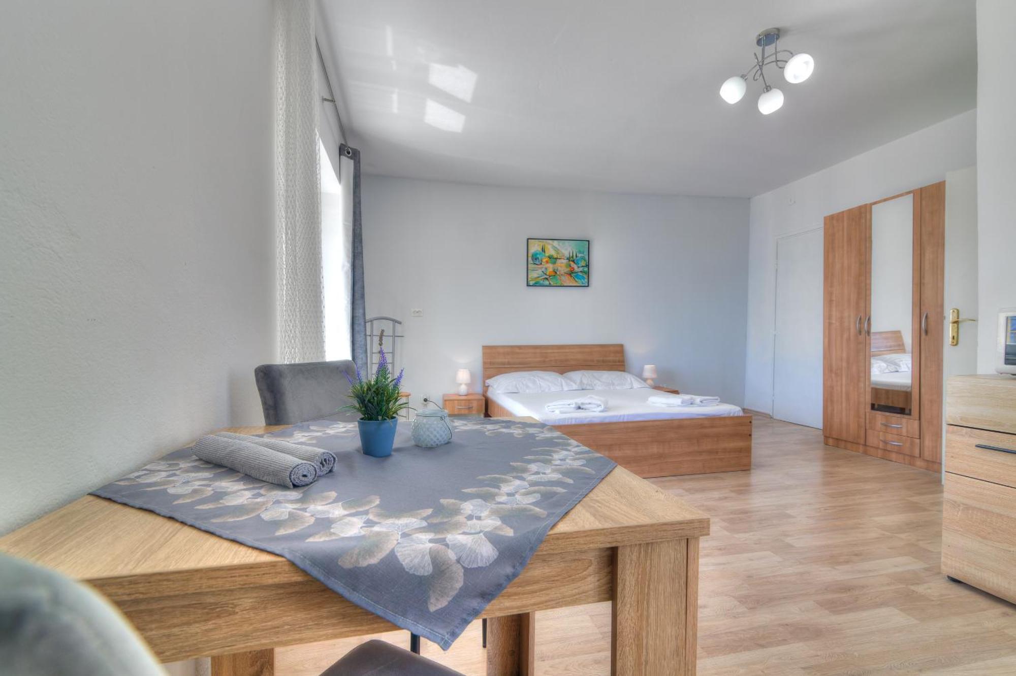 Apartmani Ana Senj  Eksteriør billede